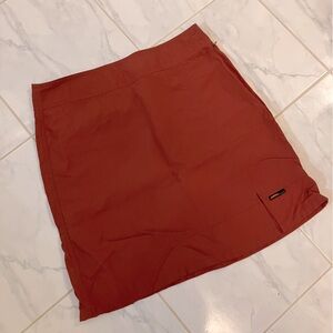Chlorophylle Rust / burgundy  Skirt.  Lightweight.   Active wear. Side zip. EUC!